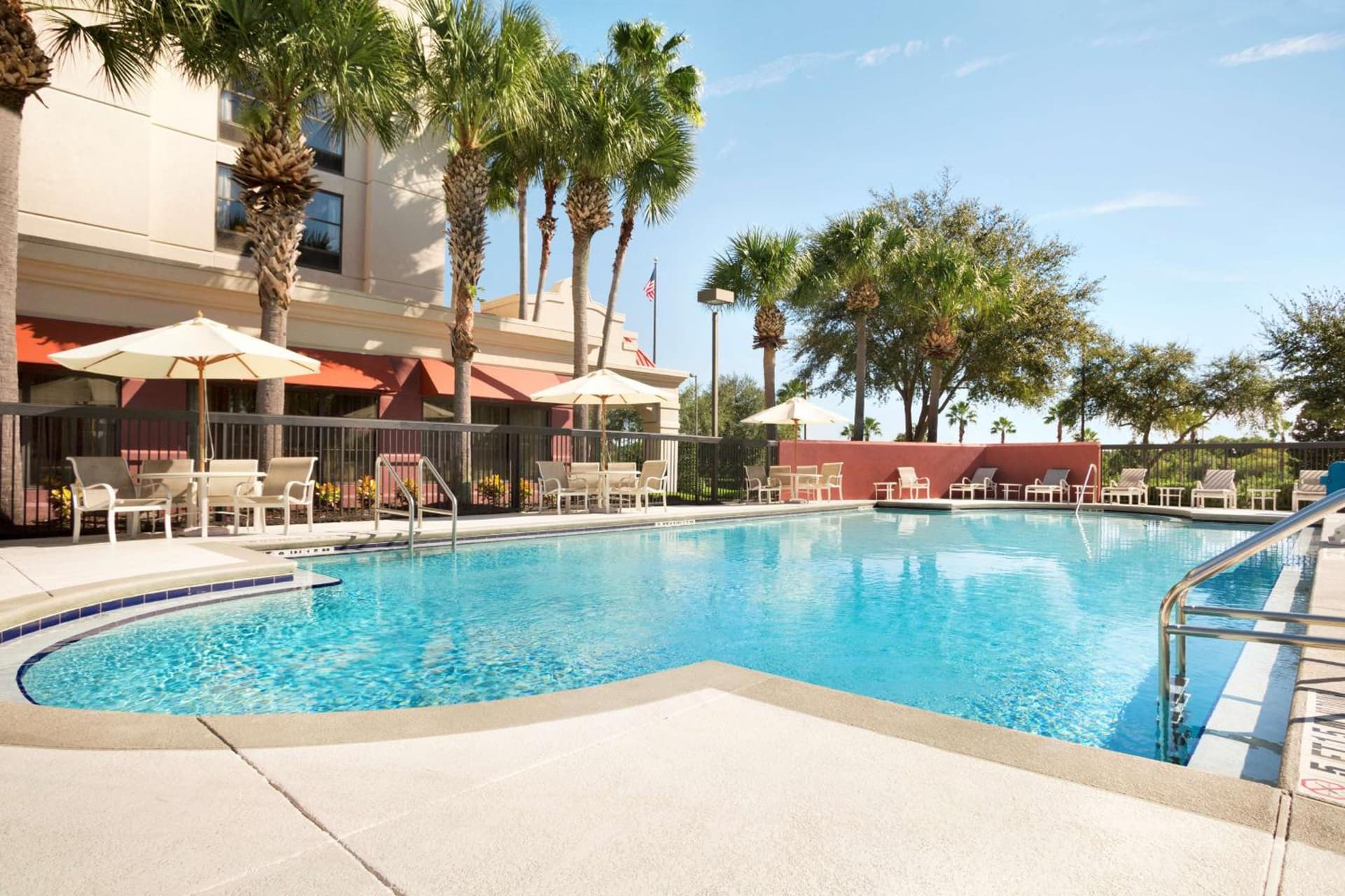 Hampton Inn Orlando International Drive Convention Center interior in Orlando, FL — gallery photo 2