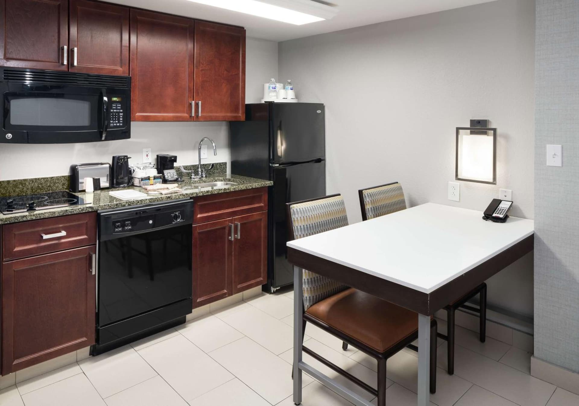 Hampton Inn & Suites Memphis-Beale Street property views in Memphis, TN — gallery photo 3