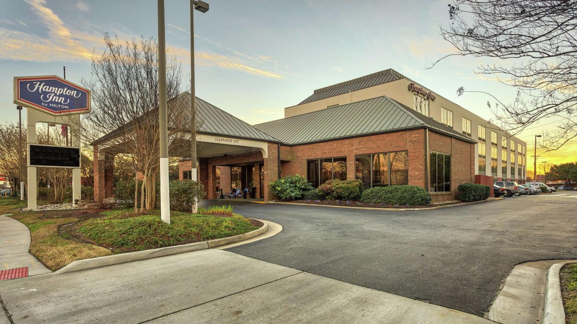 Hampton Inn Norfolk-Naval Base interior in Norfolk, VA — gallery photo 2