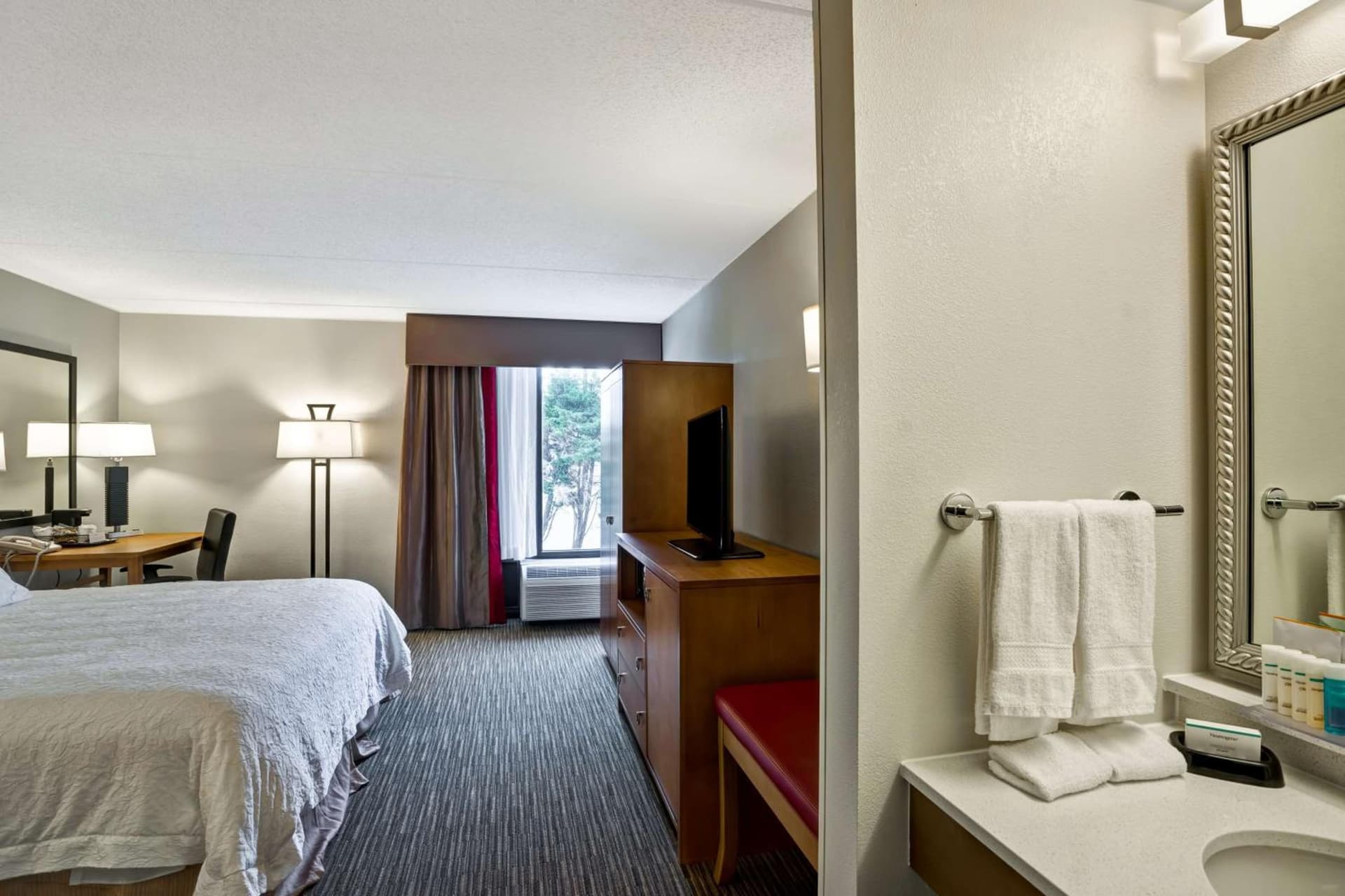 Hampton Inn Norfolk-Naval Base interior in Norfolk, VA — gallery photo 2