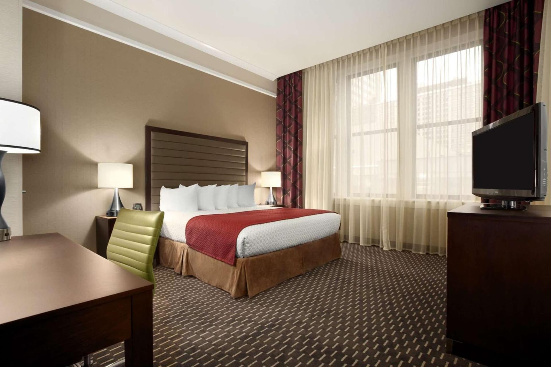 Embassy Suites Saint Louis - Downtown interior in Saint Louis, MO — gallery photo 2