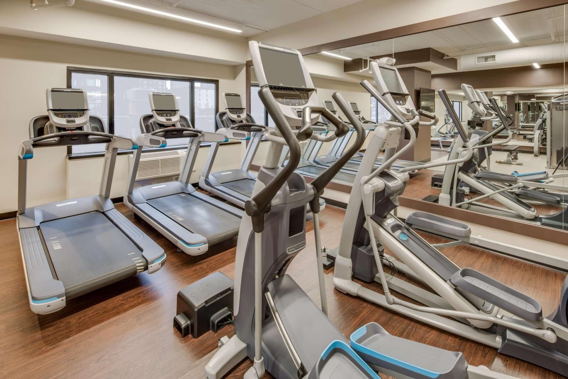 DoubleTree by Hilton Hotel & Suites Jersey City gallery photo in Jersey City, NJ — image 18
