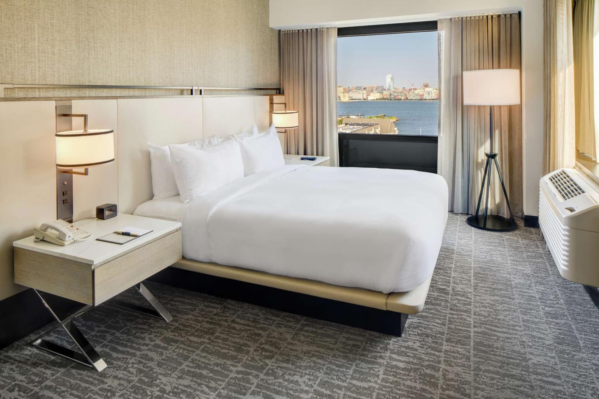 DoubleTree by Hilton Hotel & Suites Jersey City gallery photo in Jersey City, NJ — image 7