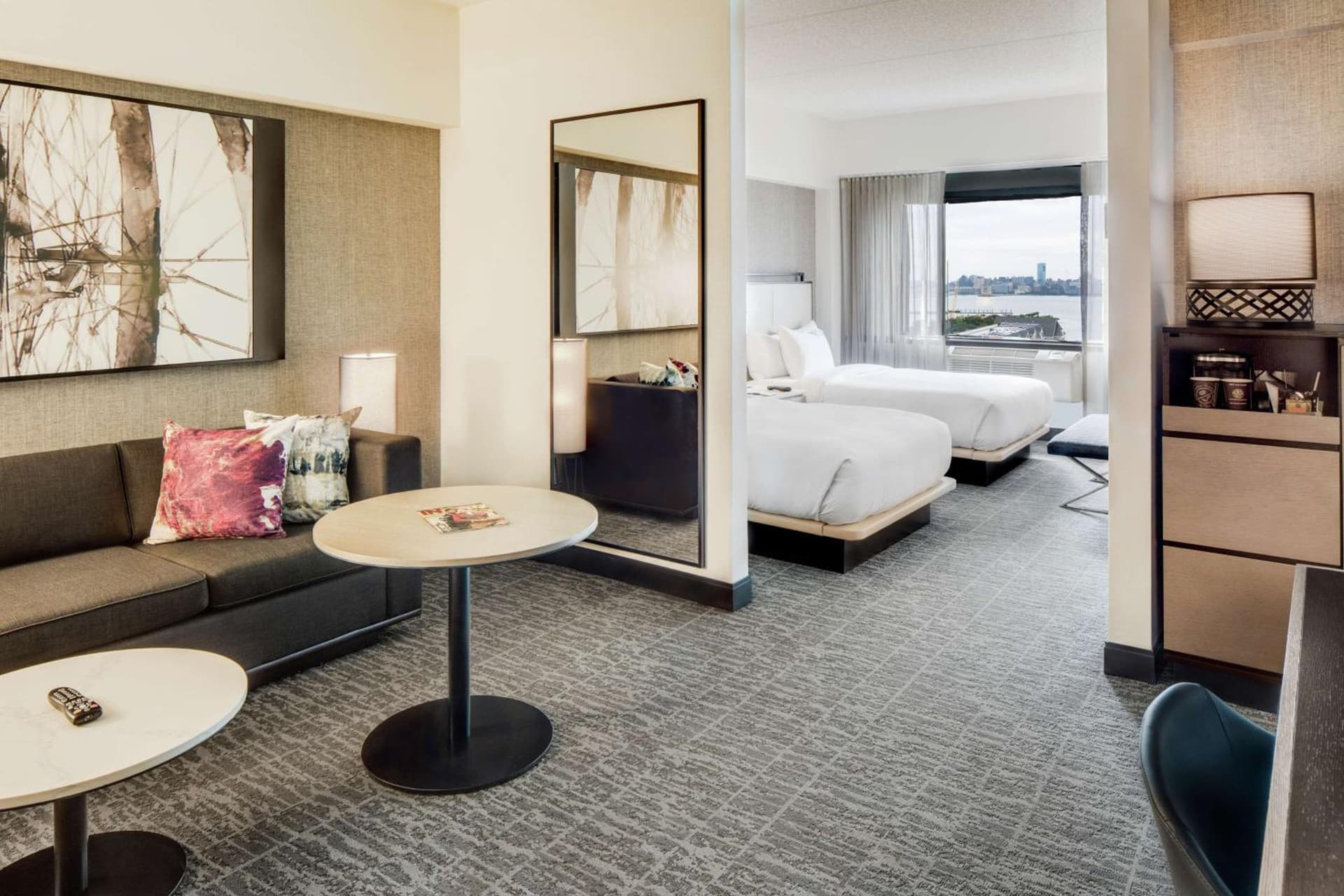 DoubleTree by Hilton Hotel & Suites Jersey City gallery photo in Jersey City, NJ — image 27