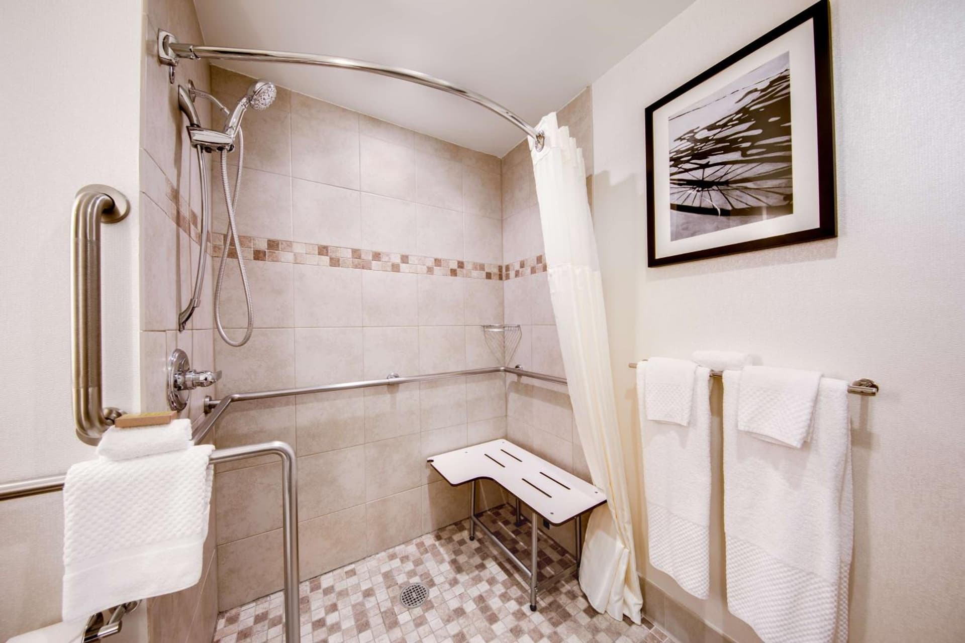 DoubleTree by Hilton Hotel & Suites Jersey City gallery photo in Jersey City, NJ — image 28