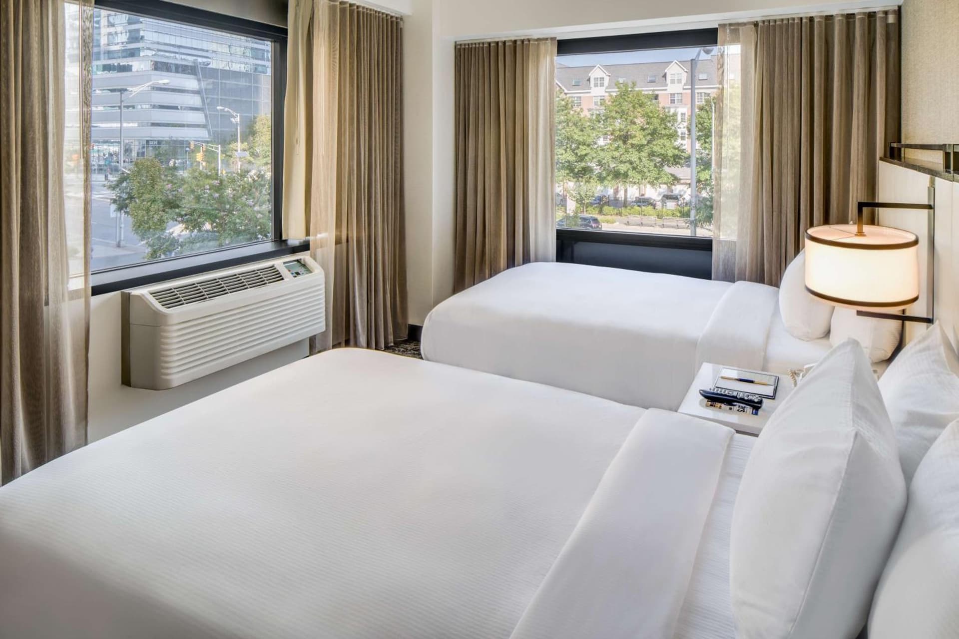 DoubleTree by Hilton Hotel & Suites Jersey City gallery photo in Jersey City, NJ — image 15