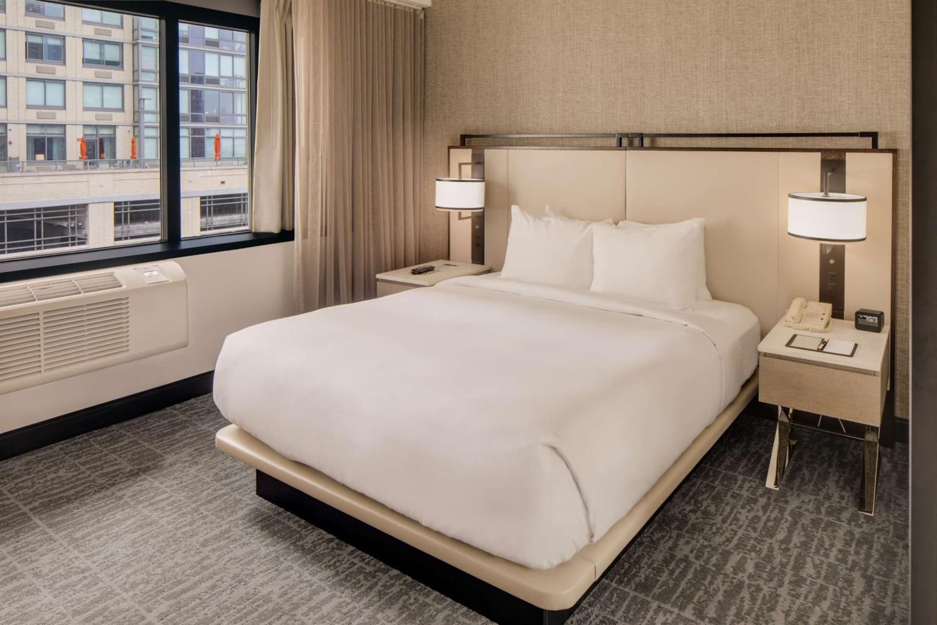 DoubleTree by Hilton Hotel & Suites Jersey City gallery photo in Jersey City, NJ — image 25