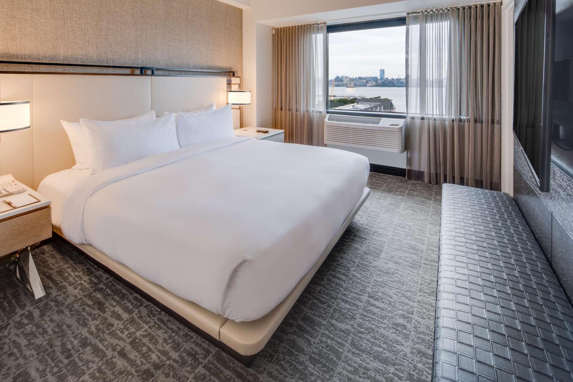 DoubleTree by Hilton Hotel & Suites Jersey City gallery photo in Jersey City, NJ — image 22