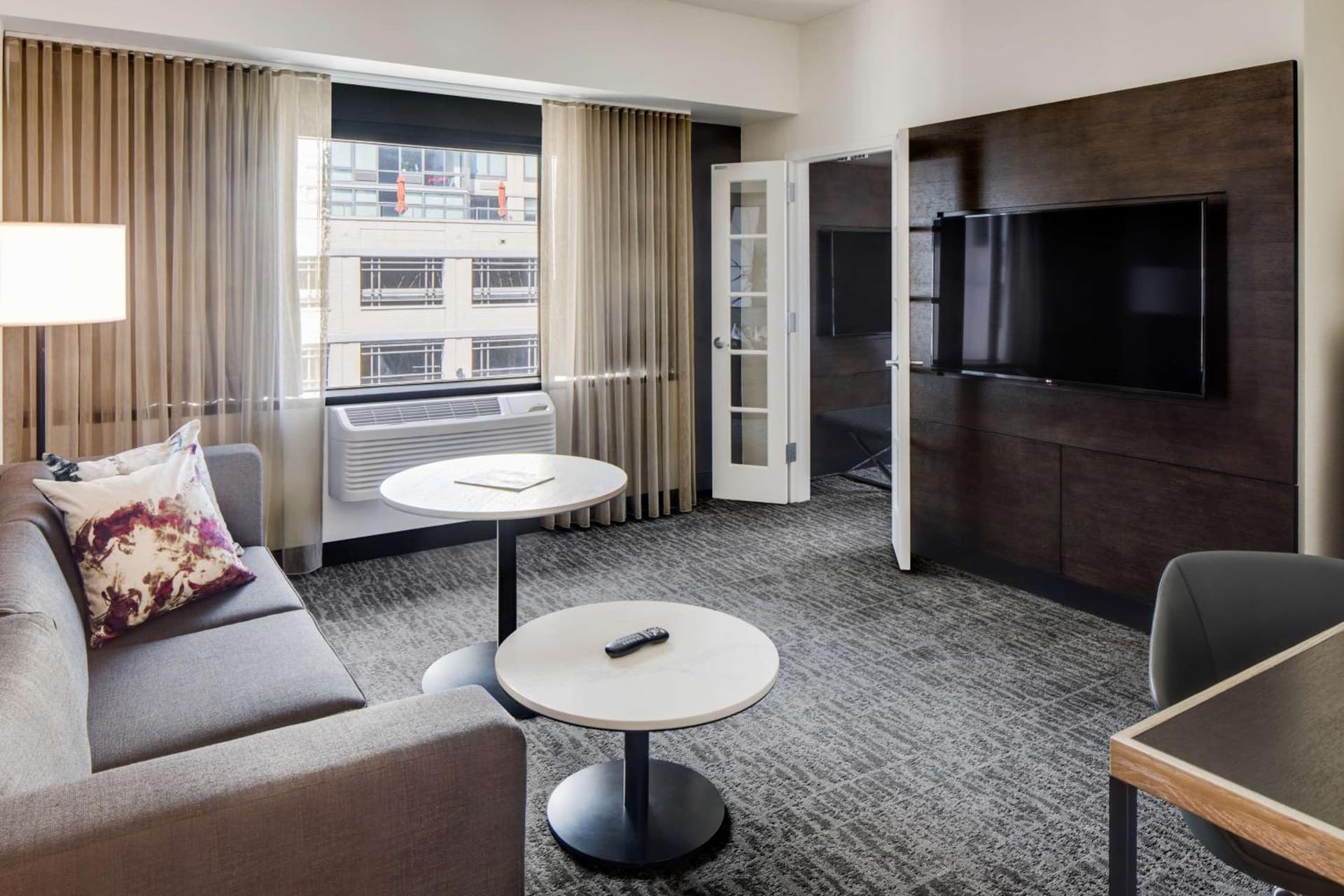 DoubleTree by Hilton Hotel & Suites Jersey City gallery photo in Jersey City, NJ — image 21