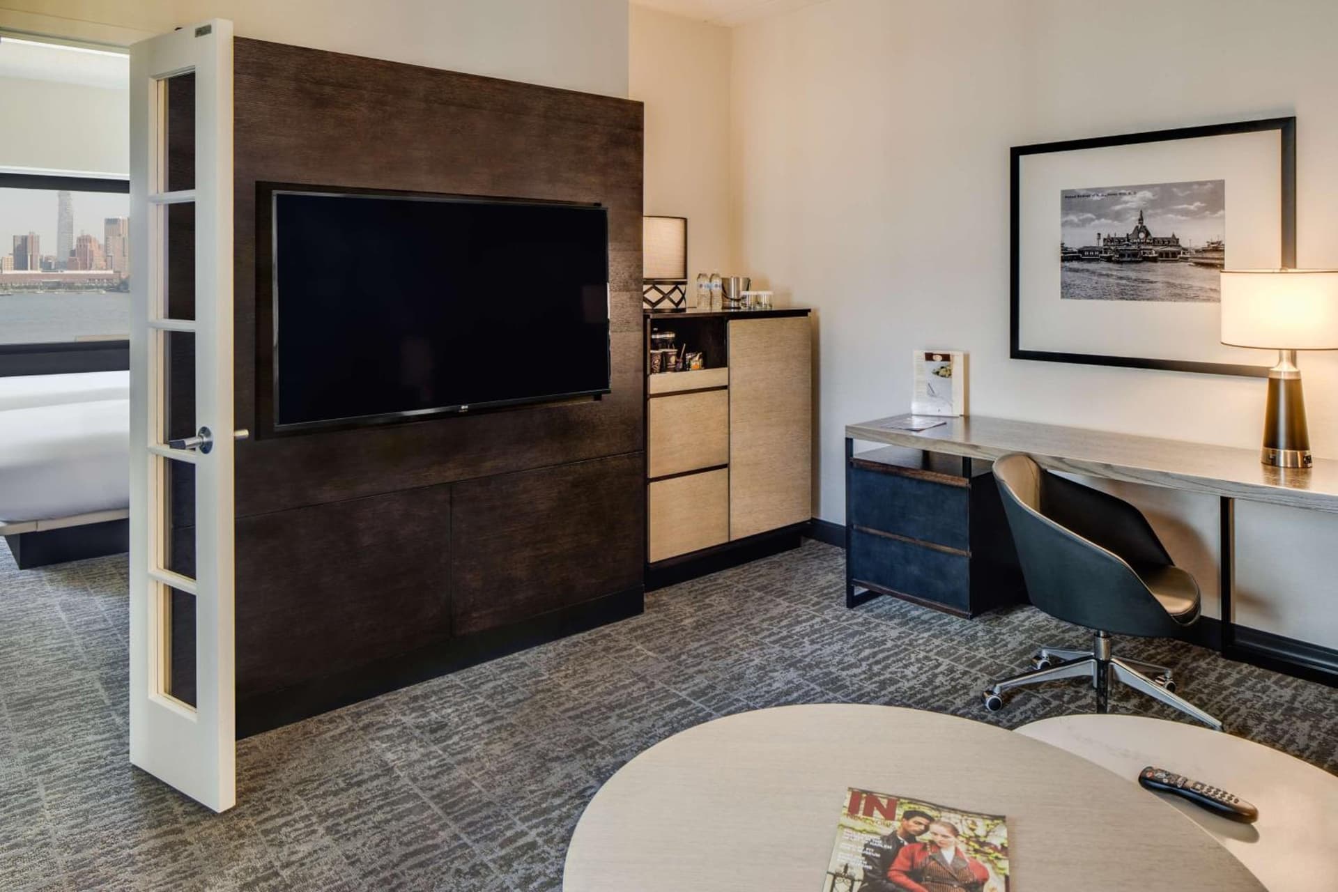 DoubleTree by Hilton Hotel & Suites Jersey City gallery photo in Jersey City, NJ — image 32
