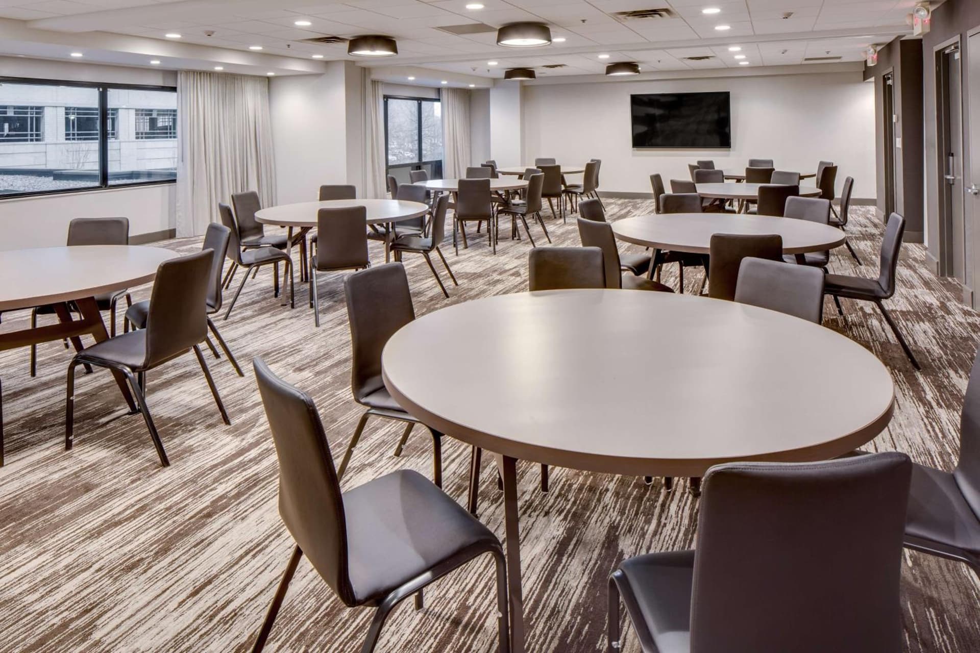 DoubleTree by Hilton Hotel & Suites Jersey City gallery photo in Jersey City, NJ — image 17
