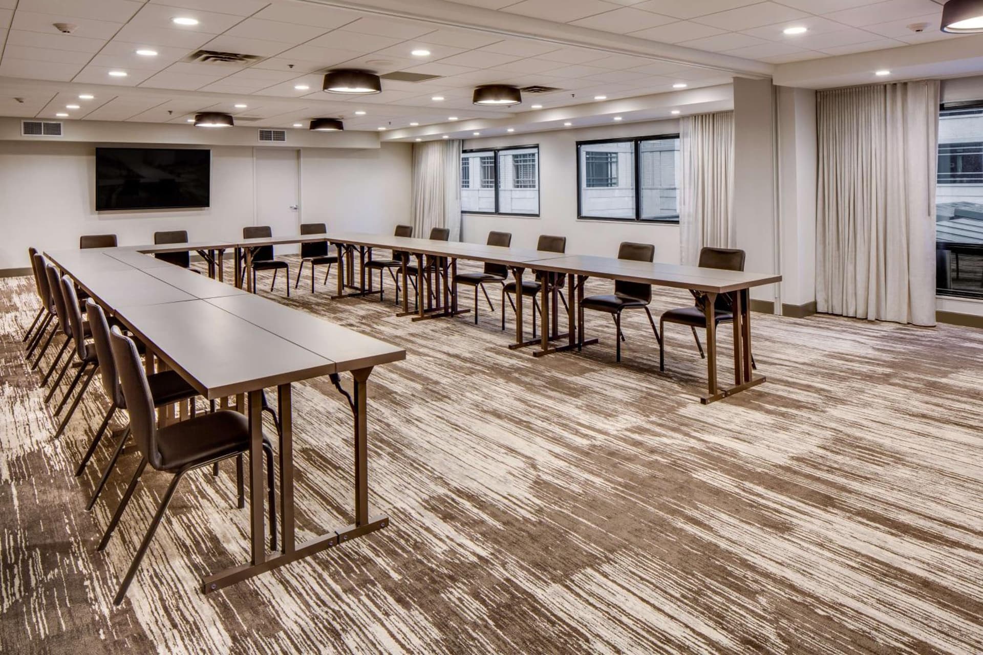 DoubleTree by Hilton Hotel & Suites Jersey City gallery photo in Jersey City, NJ — image 29