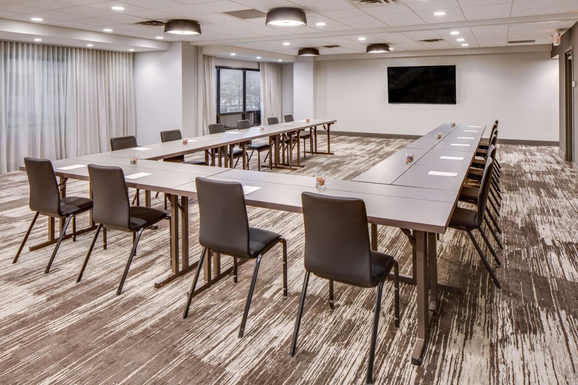 DoubleTree by Hilton Hotel & Suites Jersey City gallery photo in Jersey City, NJ — image 6