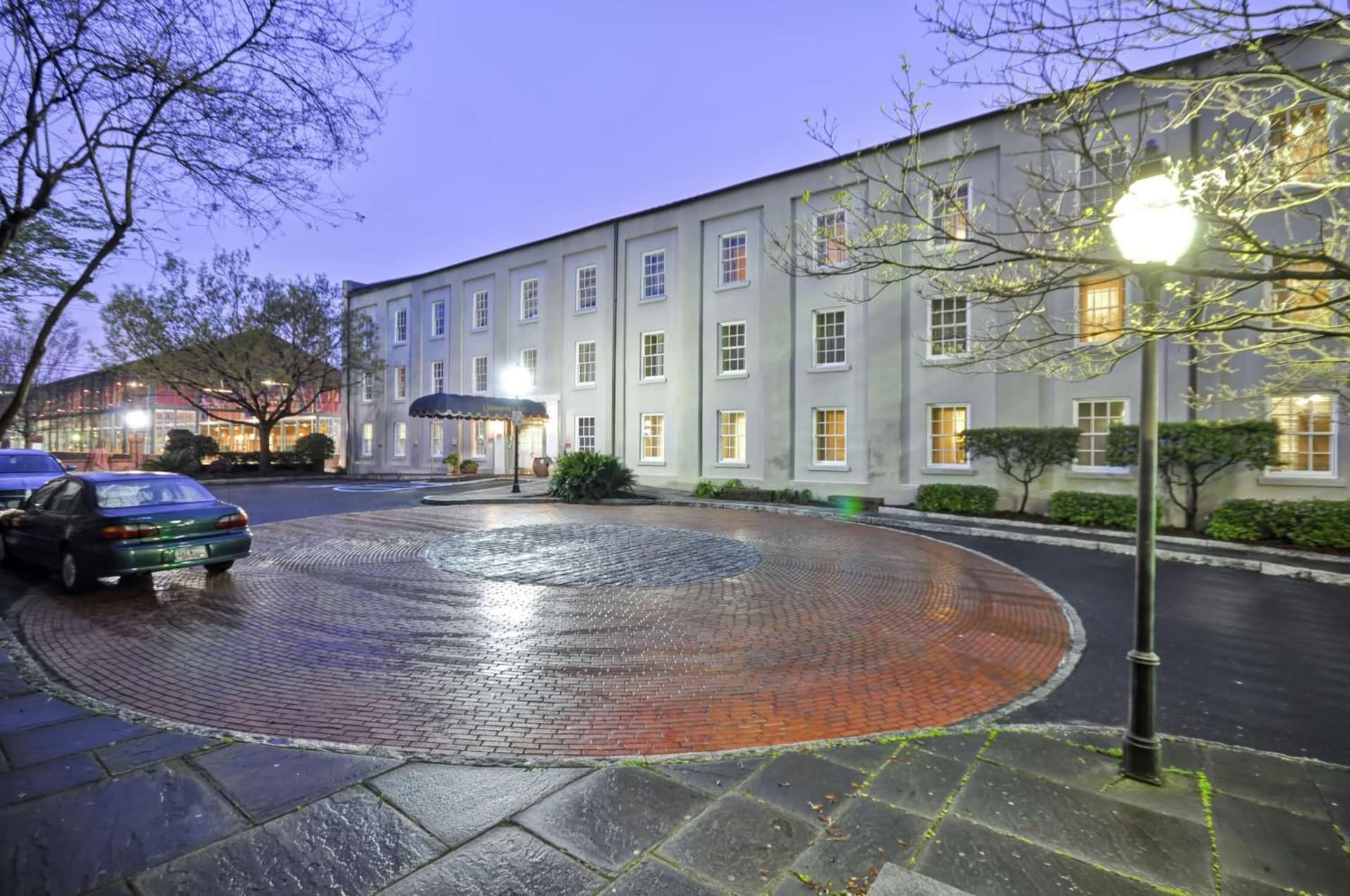 Hampton Inn Charleston-Historic District interior in Charleston, SC — gallery photo 2