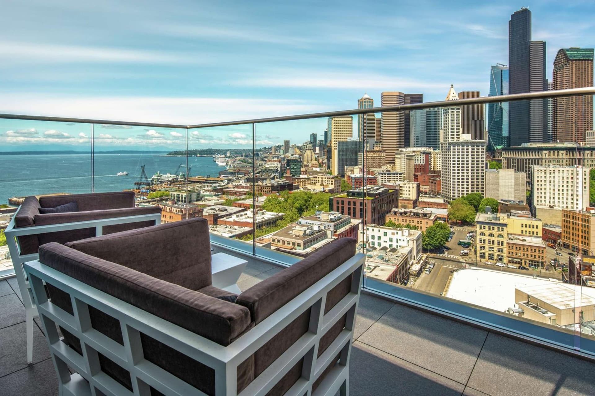 Embassy Suites By Hilton Seattle Downtown Pioneer Square property views in Seattle, WA — gallery photo 3