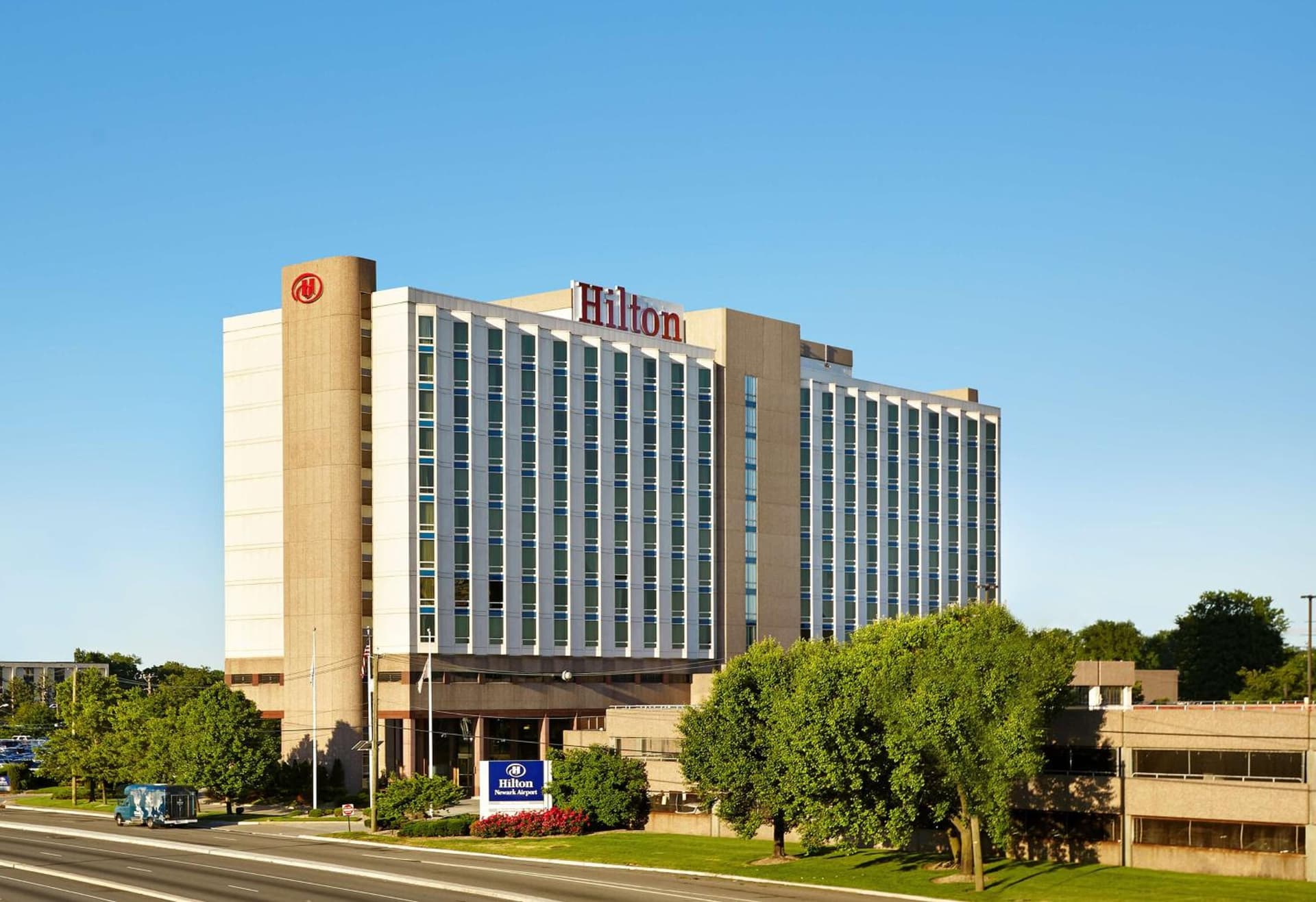 Hilton Newark Airport interior in Elizabeth, NJ — gallery photo 2