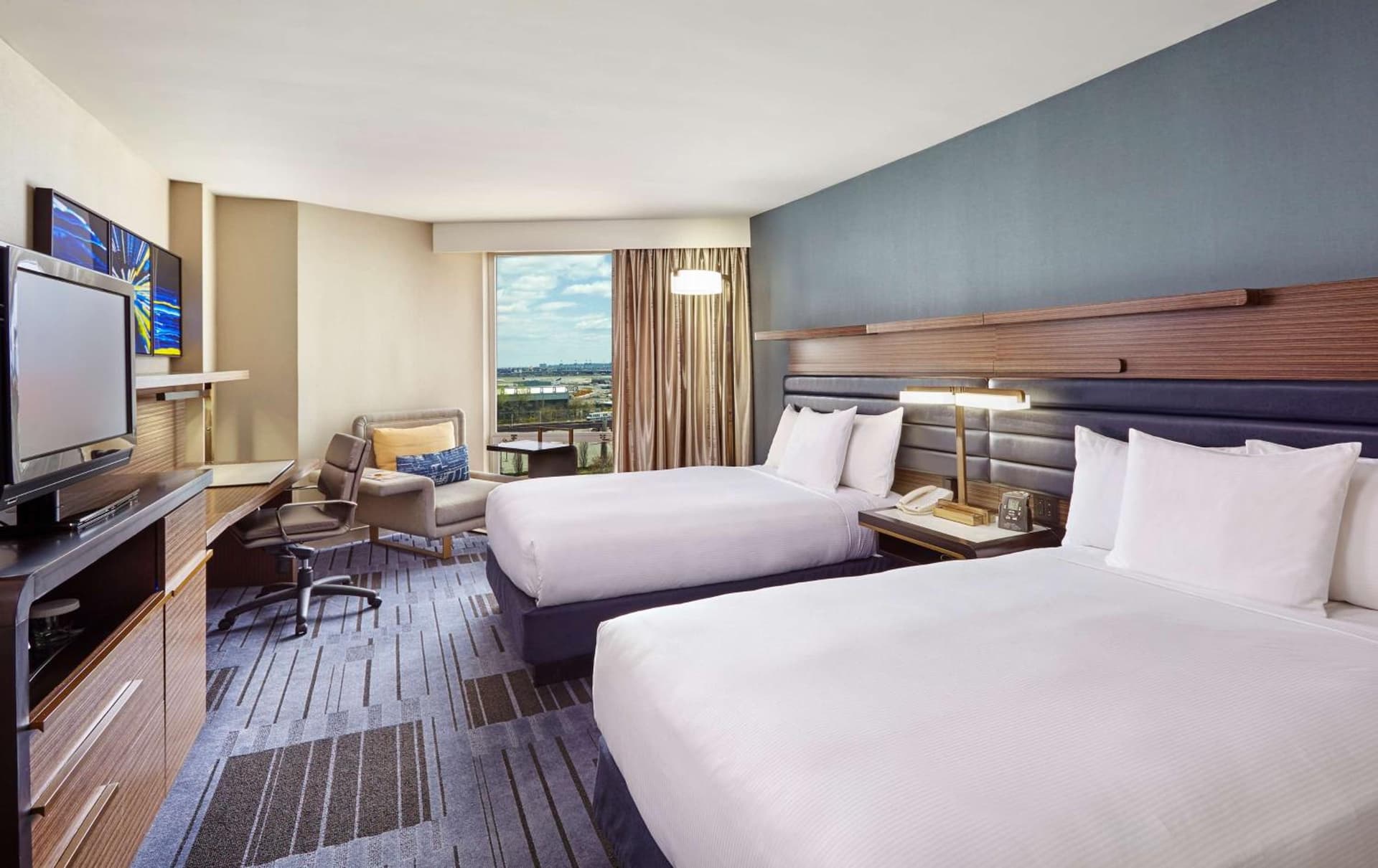 Hilton Newark Airport property views in Elizabeth, NJ — gallery photo 3