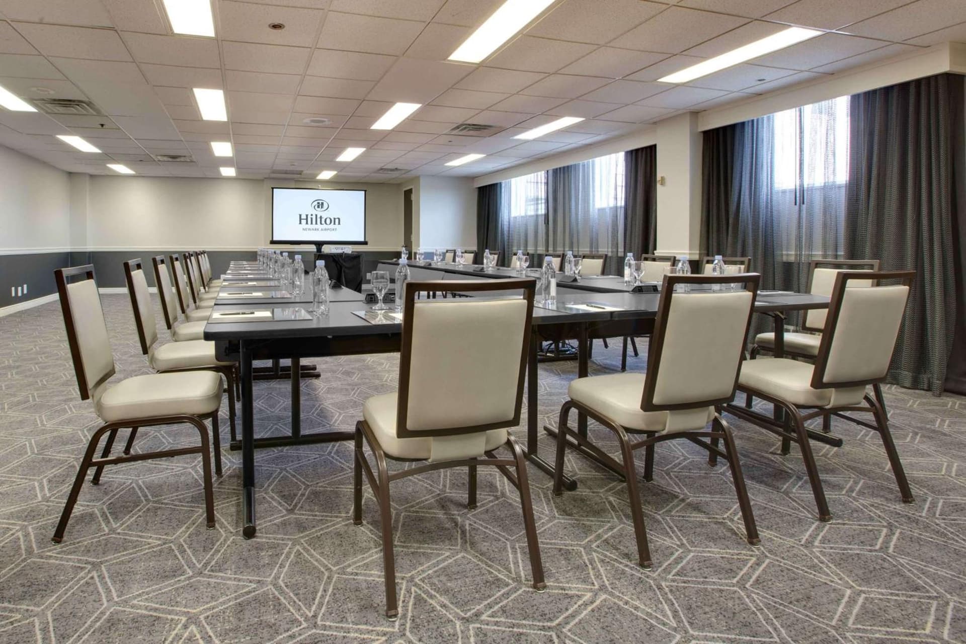 Hilton Newark Airport gallery photo in Elizabeth, NJ — image 11