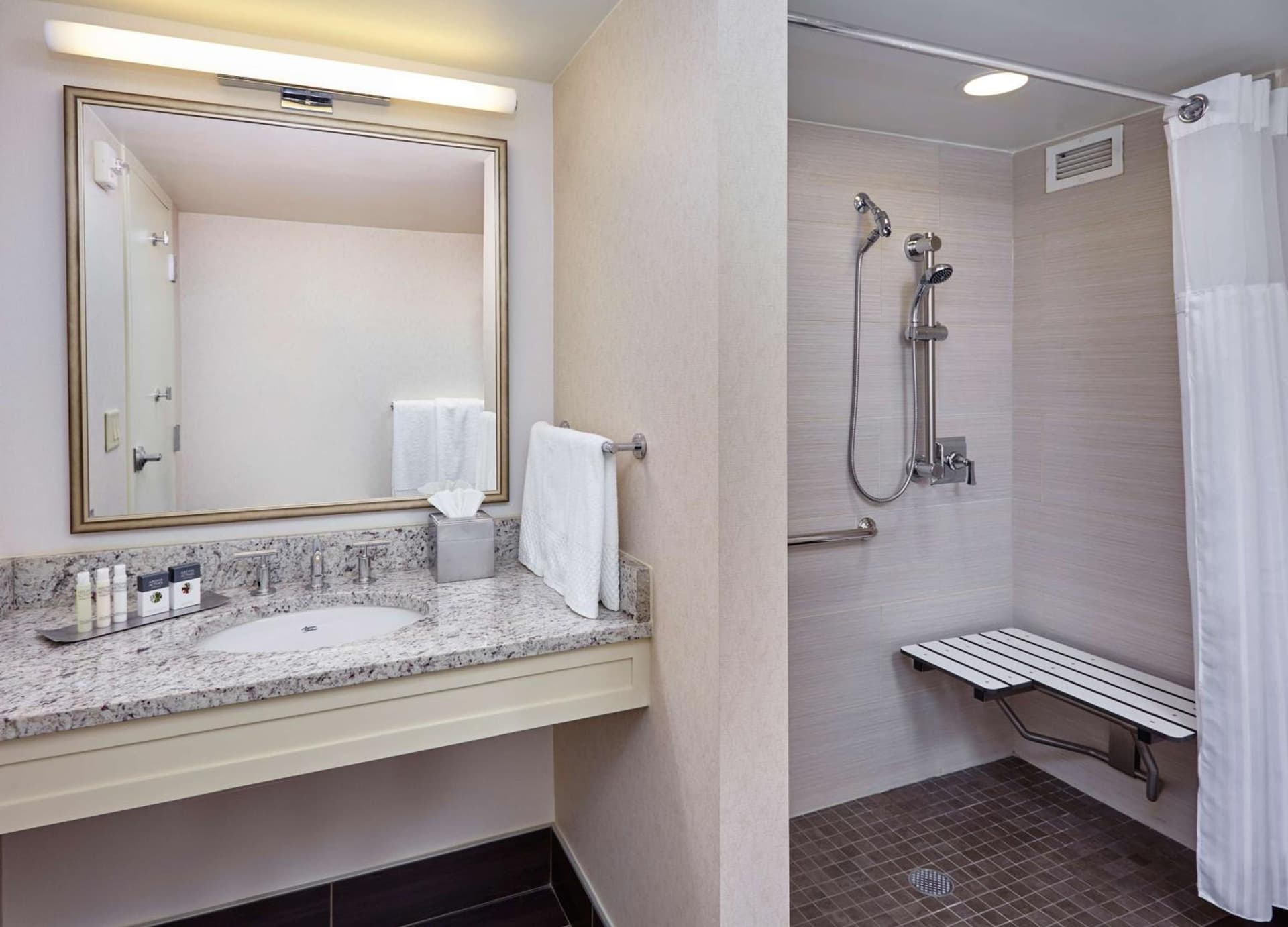 DoubleTree by Hilton Washington DC – Crystal City gallery photo in Arlington, VA — image 33