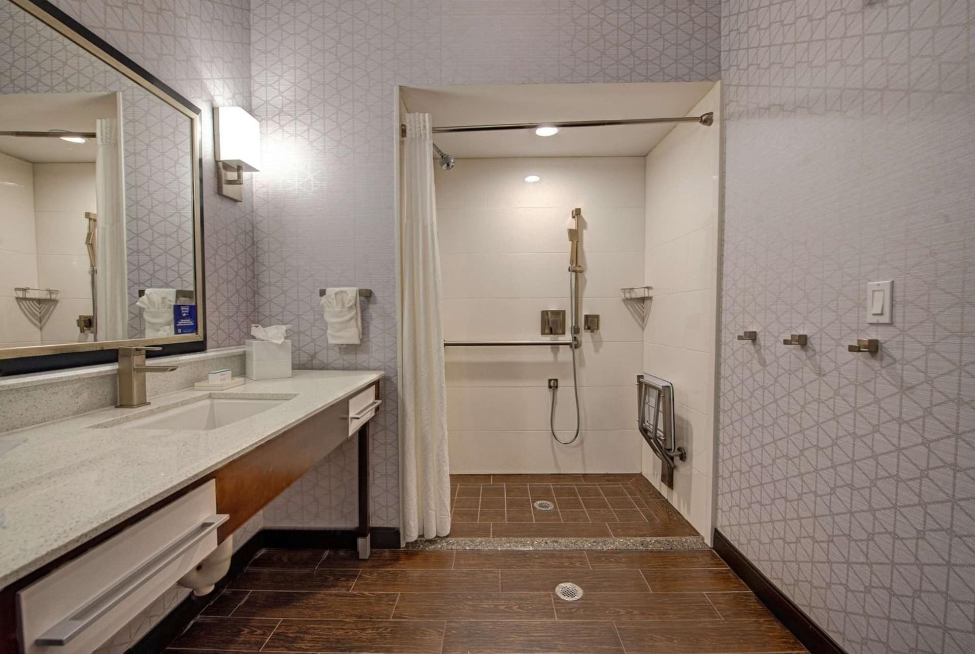 Hampton Inn & Suites By Hilton - Rockville Centre gallery photo in Rockville Centre, NY — image 18