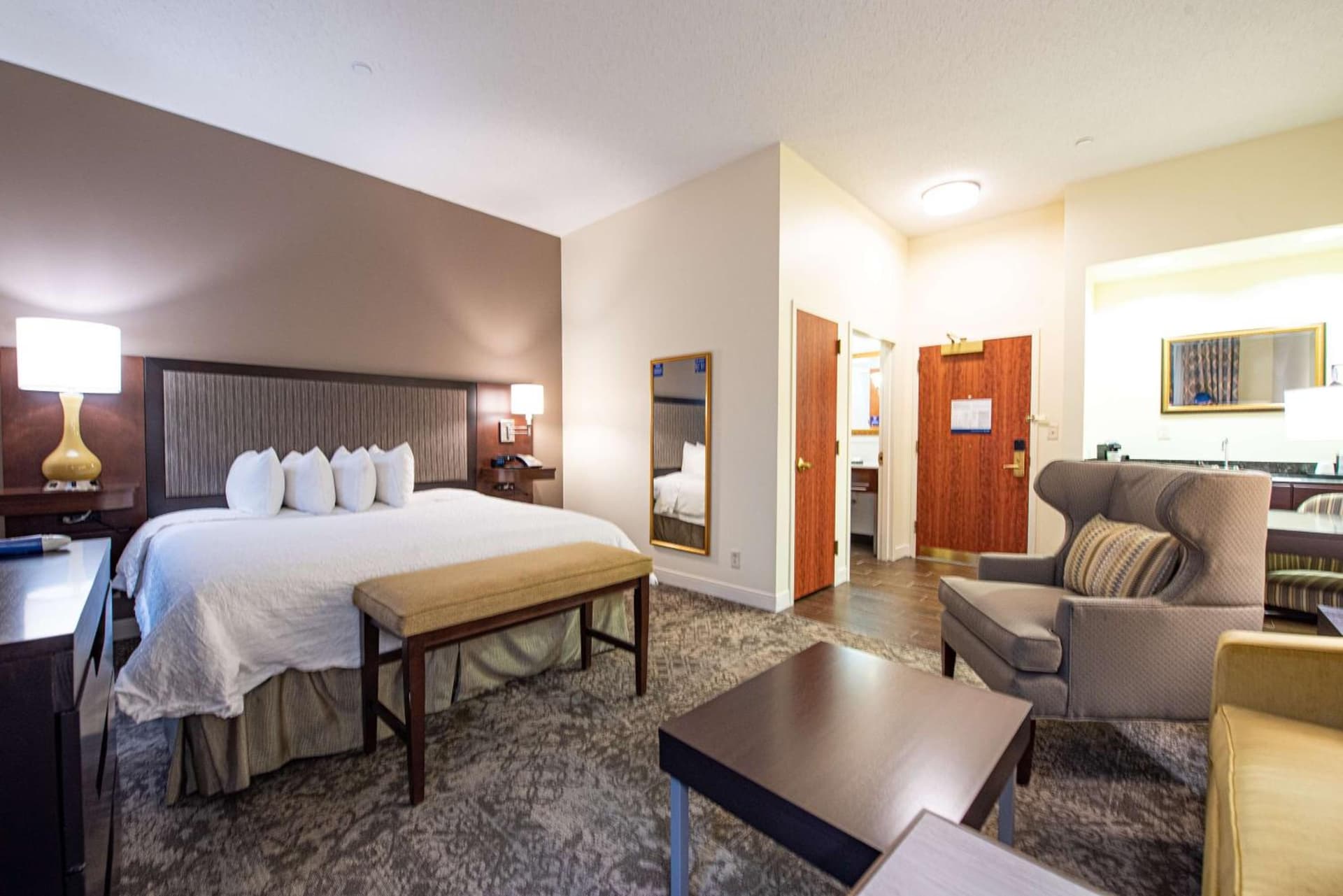 Hampton Inn & Suites By Hilton - Rockville Centre gallery photo in Rockville Centre, NY — image 11