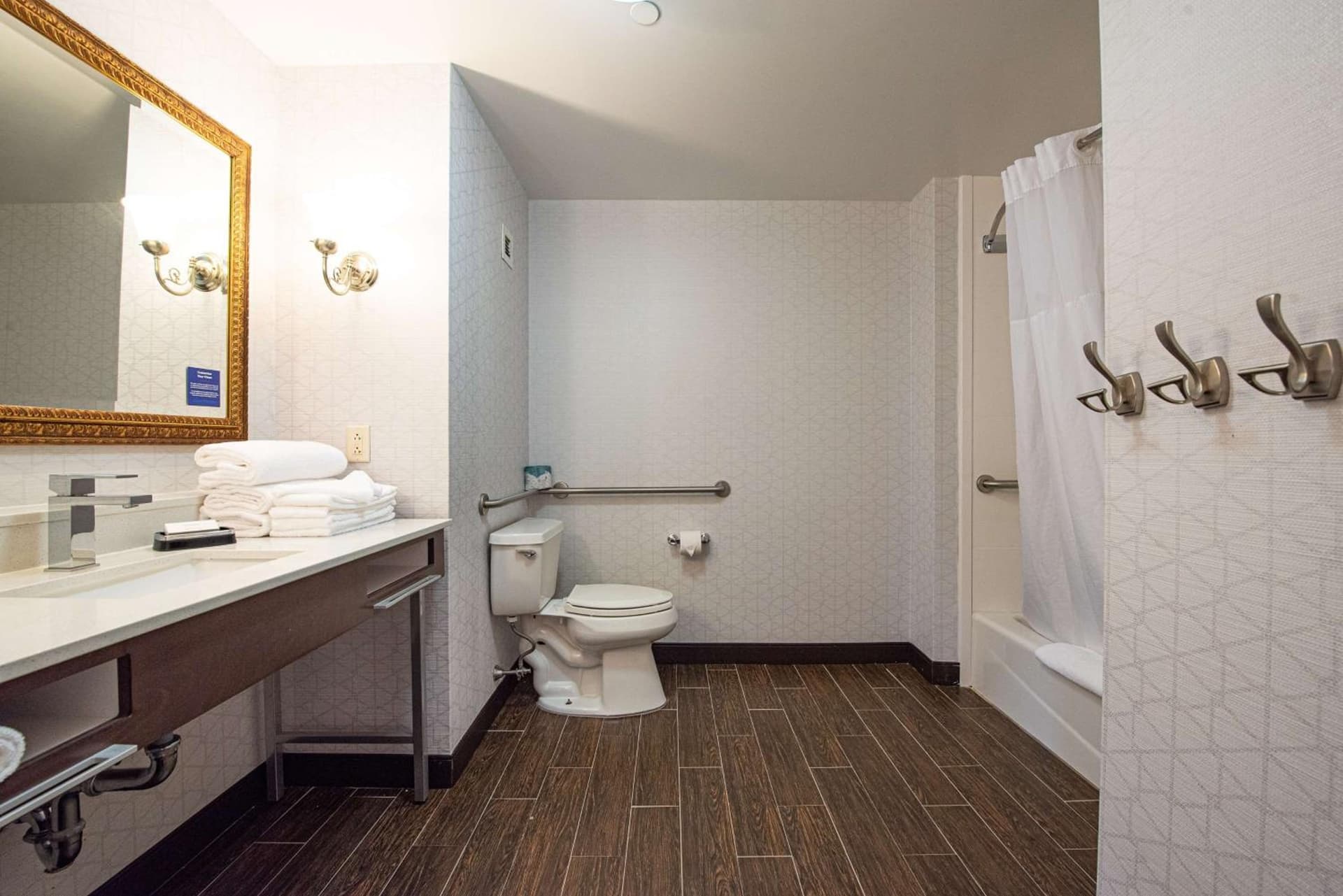 Hampton Inn & Suites By Hilton - Rockville Centre gallery photo in Rockville Centre, NY — image 56