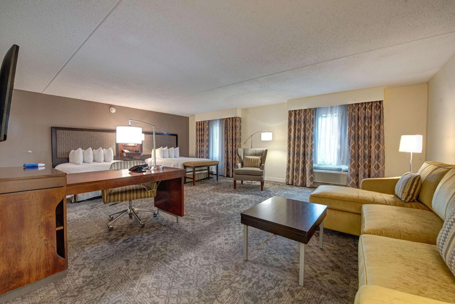 Hampton Inn & Suites By Hilton - Rockville Centre gallery photo in Rockville Centre, NY — image 9