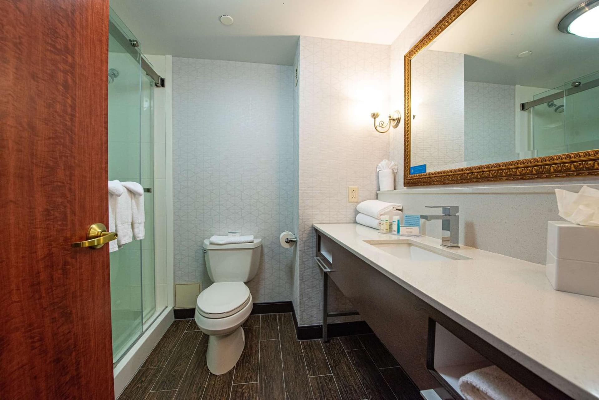 Hampton Inn & Suites By Hilton - Rockville Centre gallery photo in Rockville Centre, NY — image 10