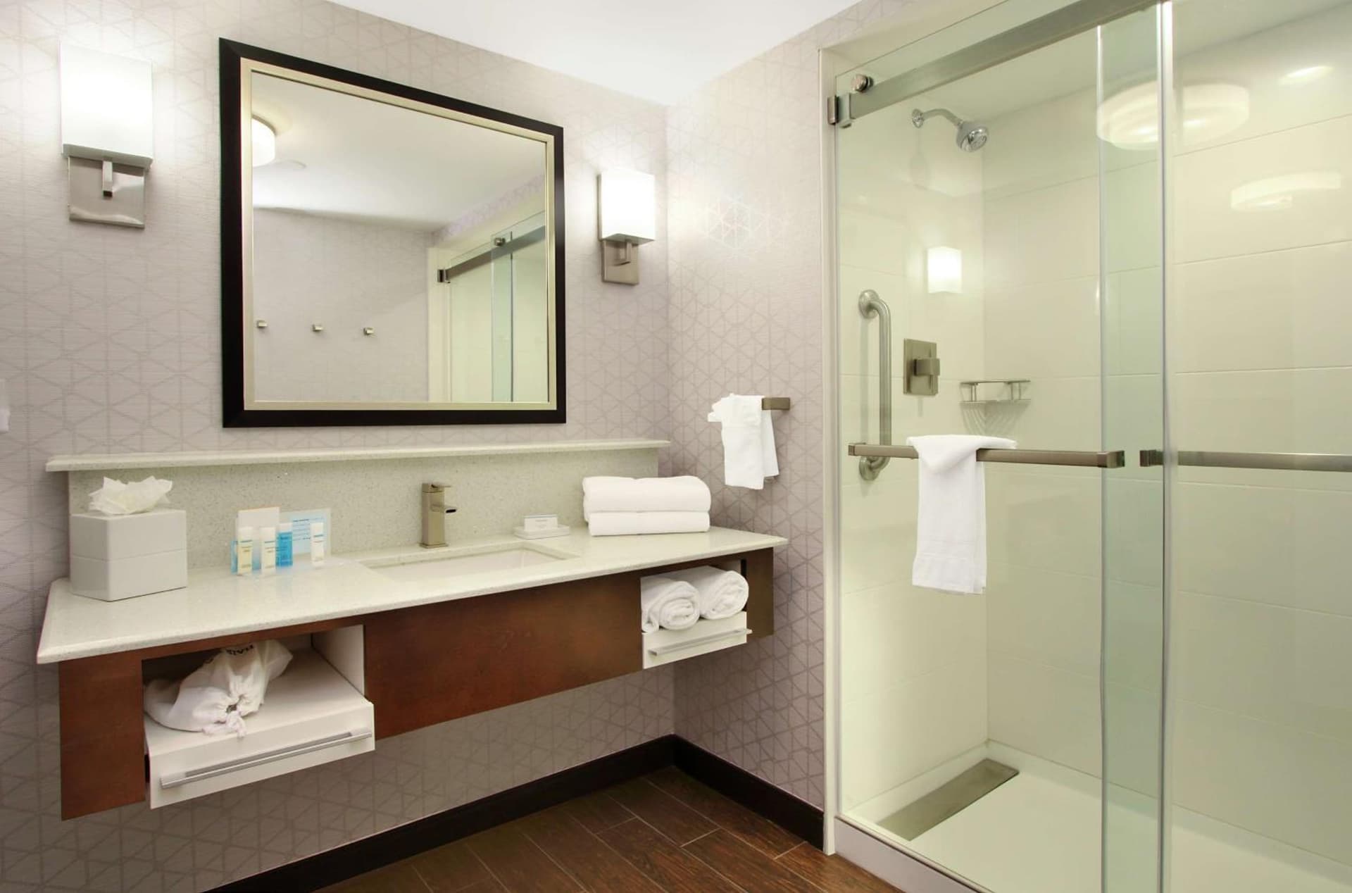 Hampton Inn & Suites By Hilton - Rockville Centre gallery photo in Rockville Centre, NY — image 34