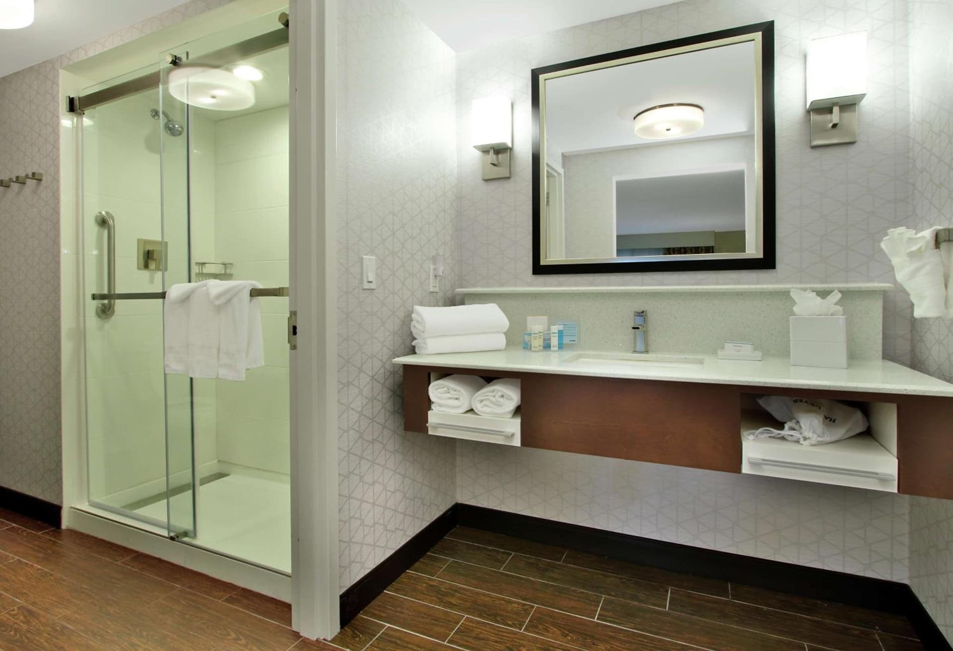 Hampton Inn & Suites By Hilton - Rockville Centre property views in Rockville Centre, NY — gallery photo 3