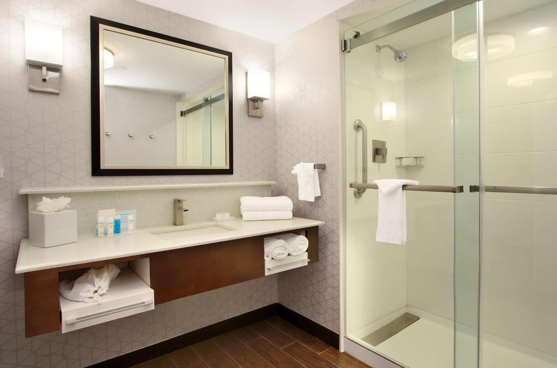 Hampton Inn & Suites By Hilton - Rockville Centre gallery photo in Rockville Centre, NY — image 17