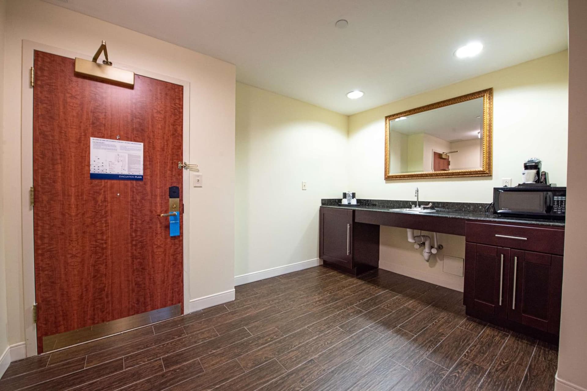 Hampton Inn & Suites By Hilton - Rockville Centre gallery photo in Rockville Centre, NY — image 27