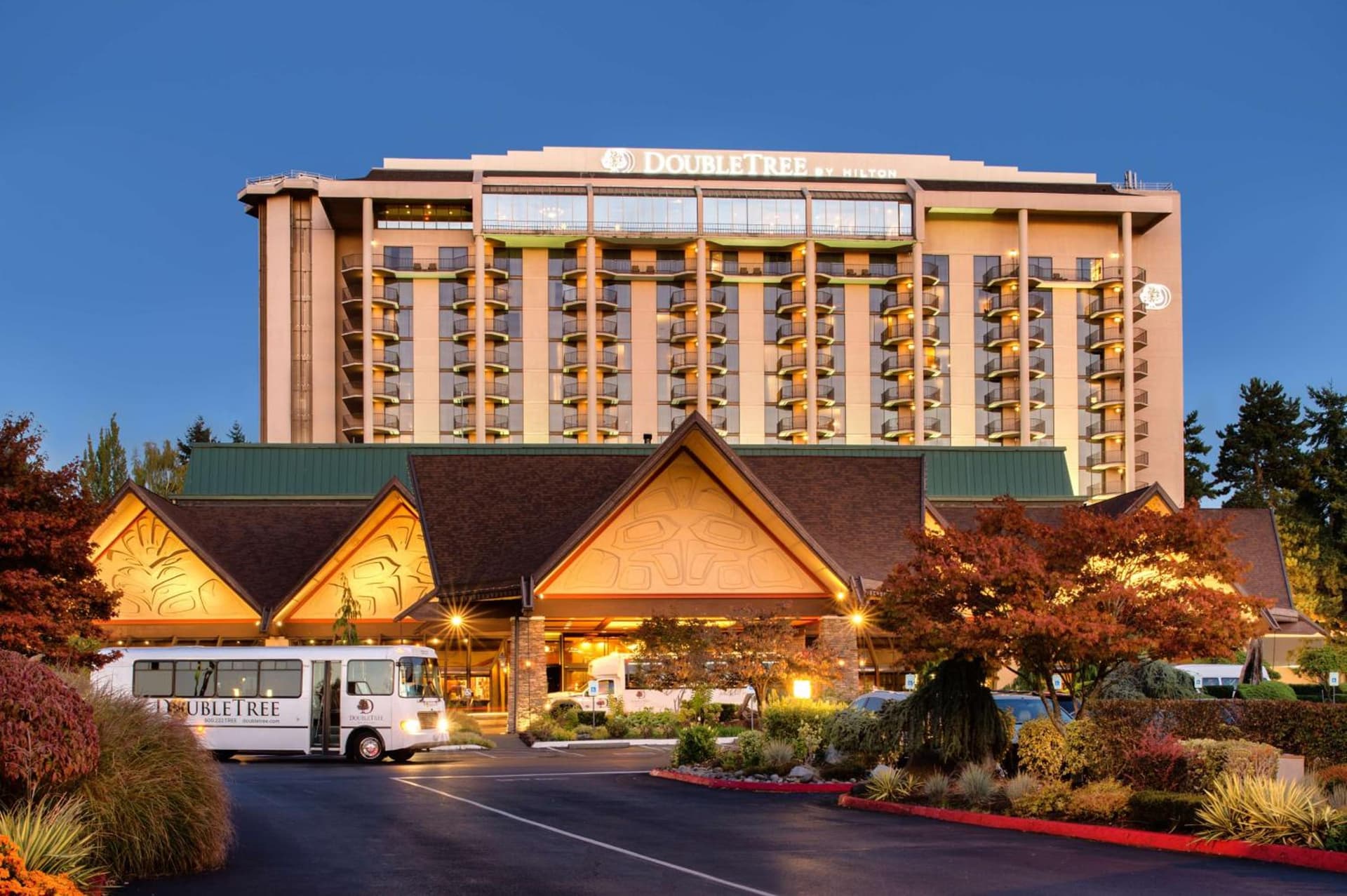 DoubleTree by Hilton Seattle Airport interior in SeaTac, WA — gallery photo 2