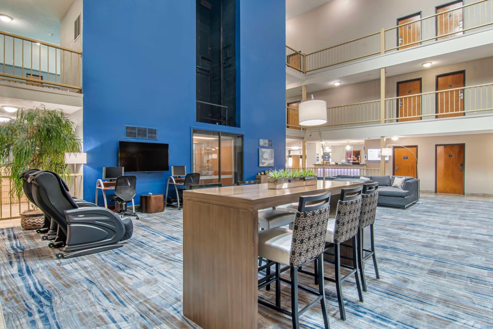 Best Western On the River interior in Hannibal, MO — gallery photo 2