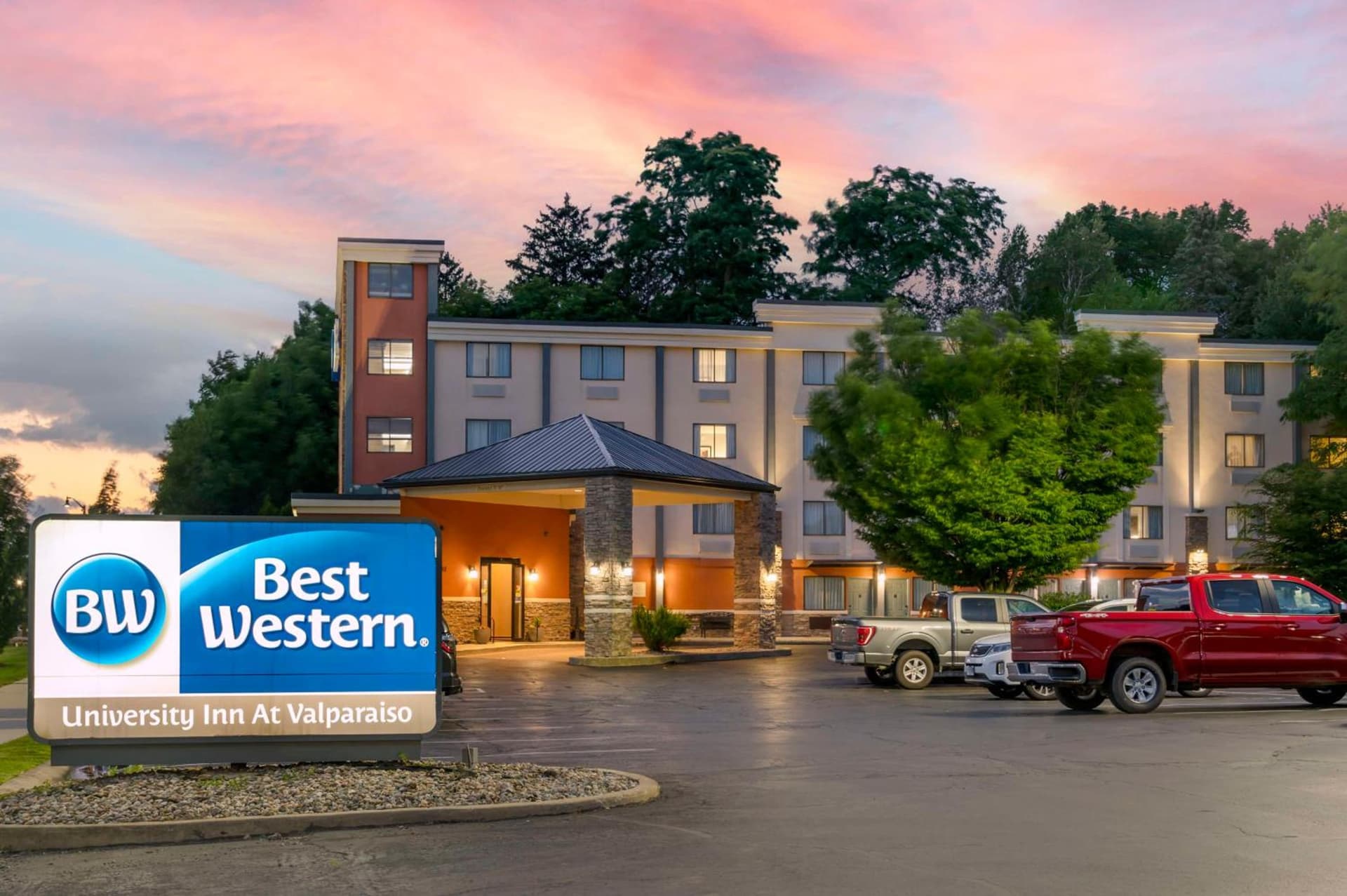 Best Western University Inn at Valparaiso featured exterior or lobby in Valparaiso, IN — similar hotel