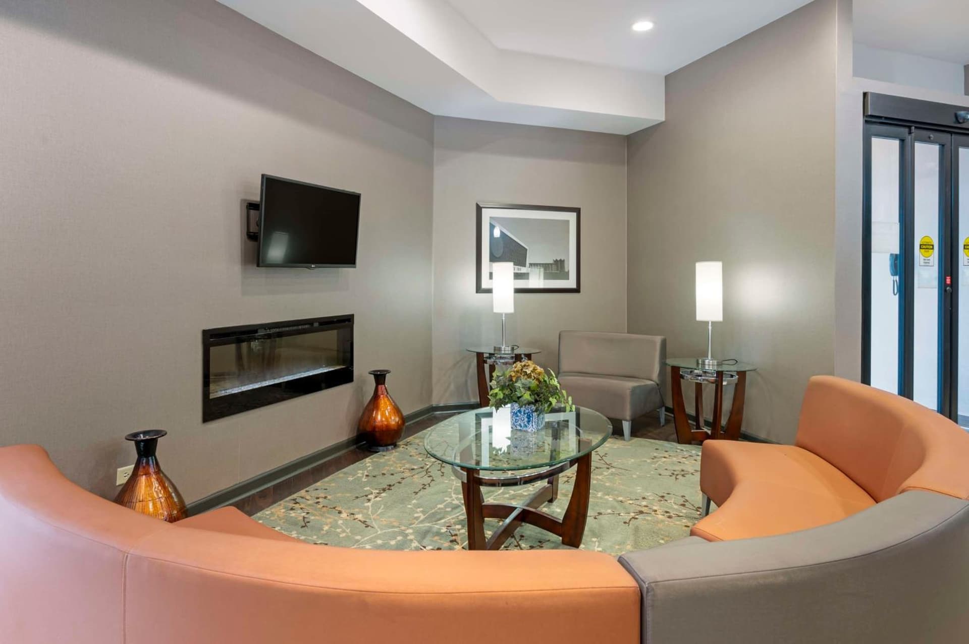 Best Western University Inn at Valparaiso interior in Valparaiso, IN — gallery photo 2