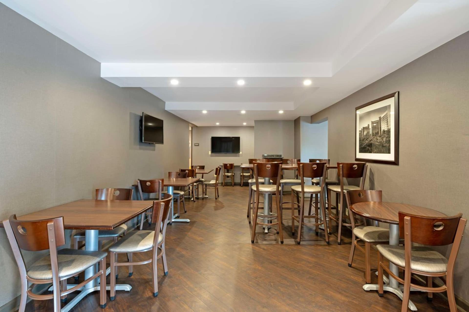 Best Western University Inn at Valparaiso property views in Valparaiso, IN — gallery photo 3