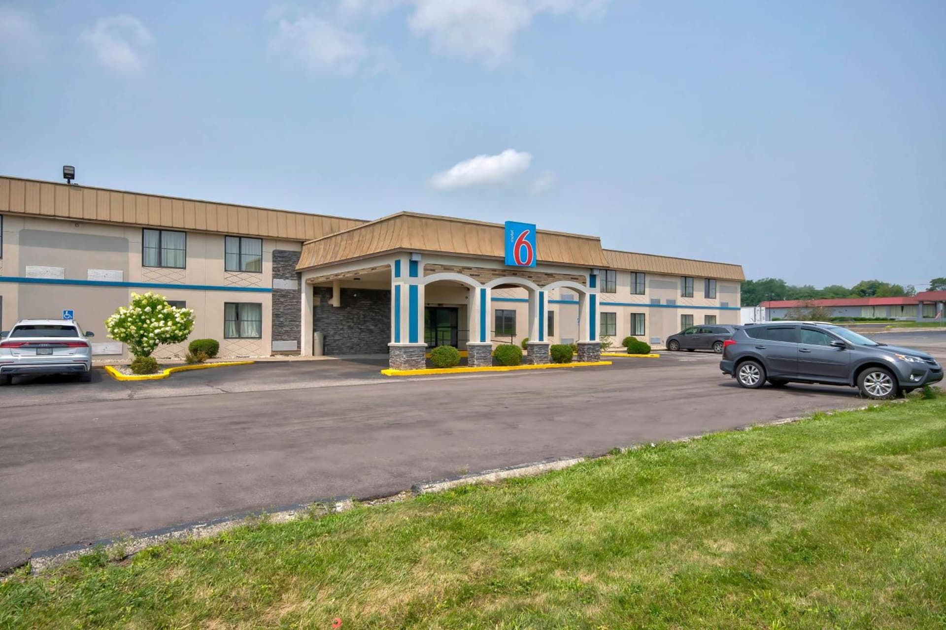 Motel 6-Springfield, OH featured exterior or lobby in Springfield, OH — similar hotel