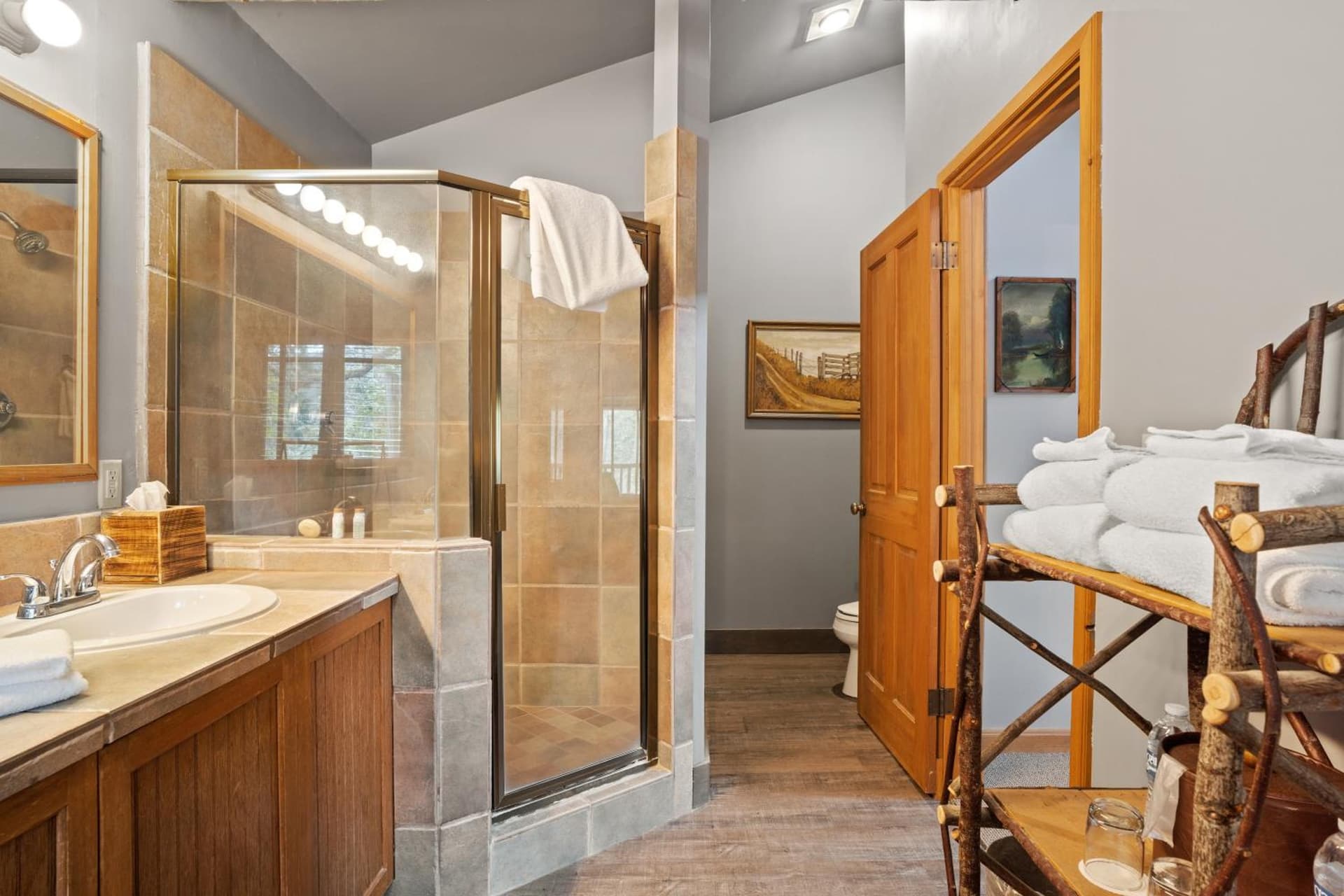 Weasku Inn gallery photo in Grants Pass, OR — image 67