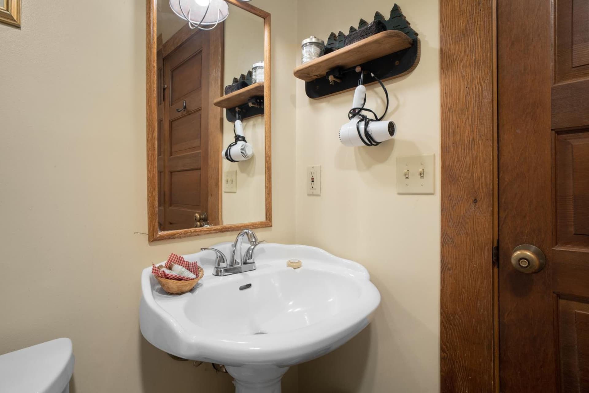 Weasku Inn gallery photo in Grants Pass, OR — image 58