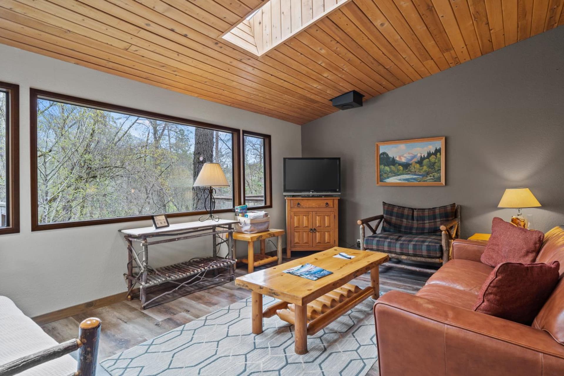 Weasku Inn gallery photo in Grants Pass, OR — image 117