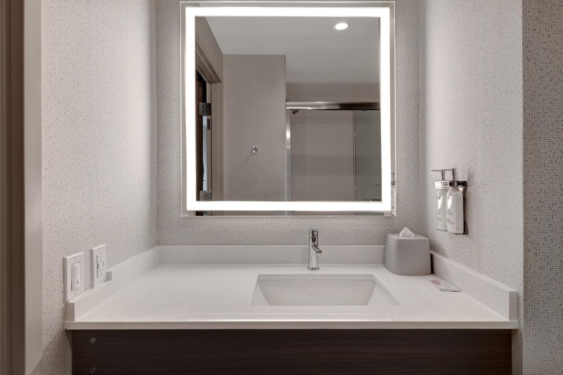 Holiday Inn Express & Suites - Glendale Downtown gallery photo in Glendale, CA — image 14
