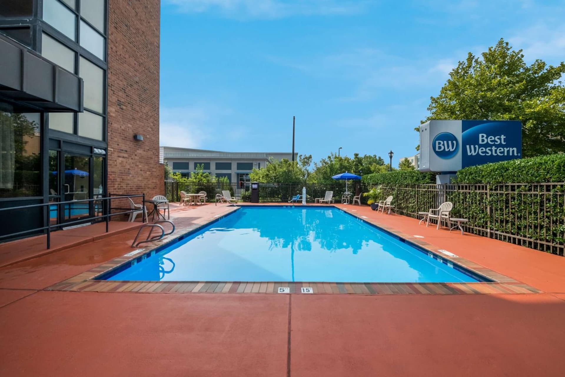 Best Western Hampton Coliseum Inn property views in Hampton, VA — gallery photo 3