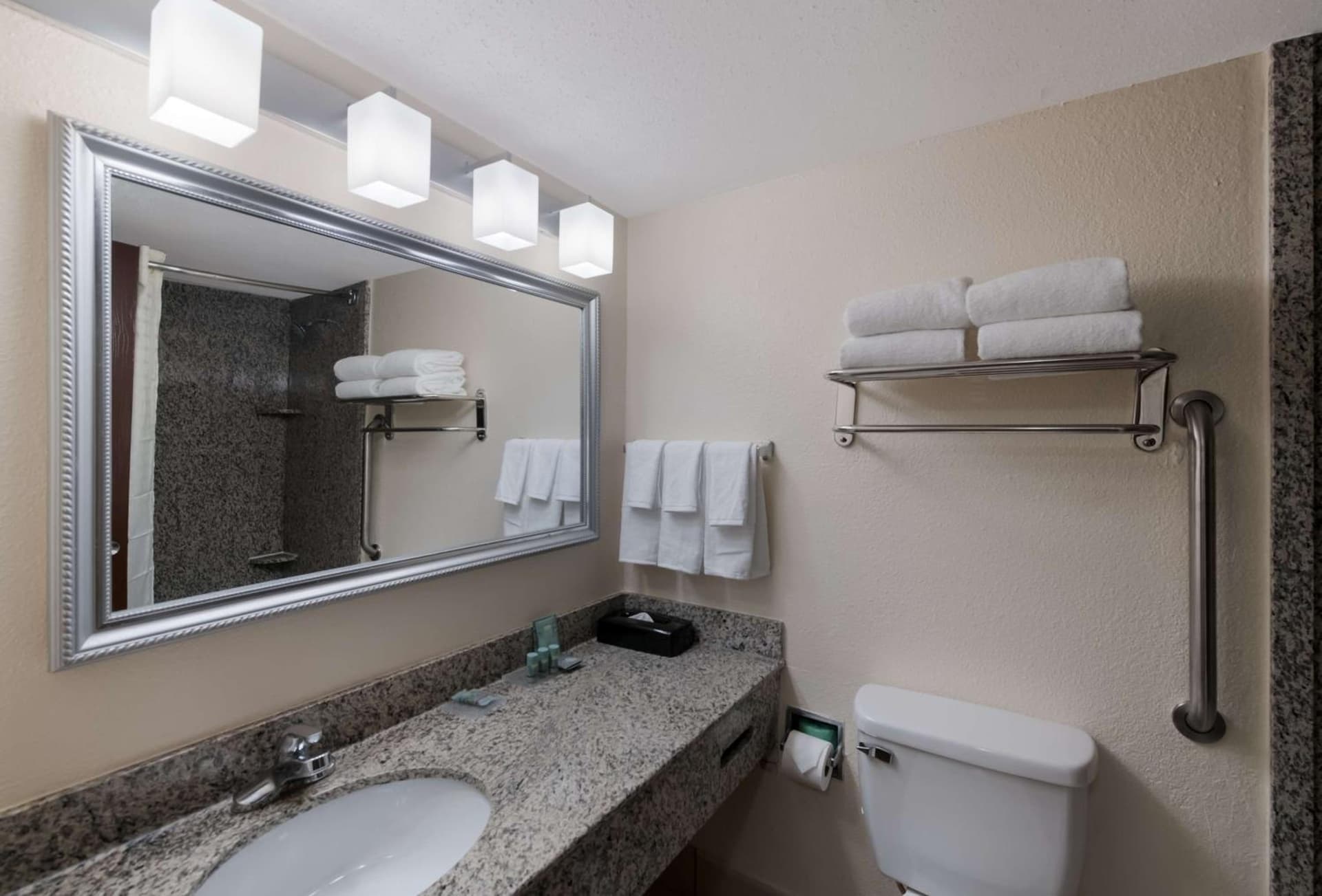 Best Western Hampton Coliseum Inn gallery photo in Hampton, VA — image 18