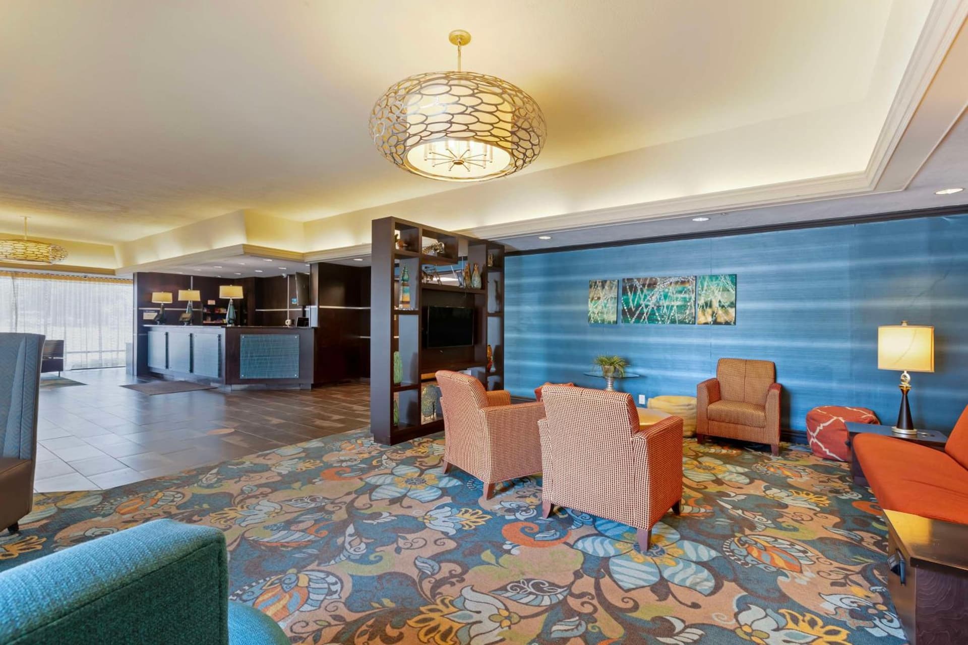 Best Western Plus Midwest Inn interior in Omaha, NE — gallery photo 2