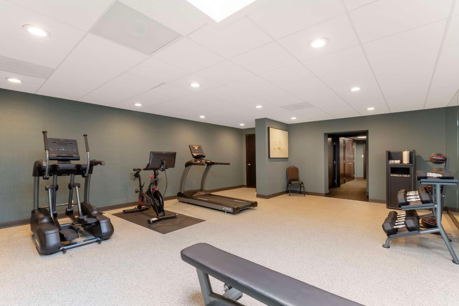 Best Western Plus Midwest Inn interior in Omaha, NE — gallery photo 2