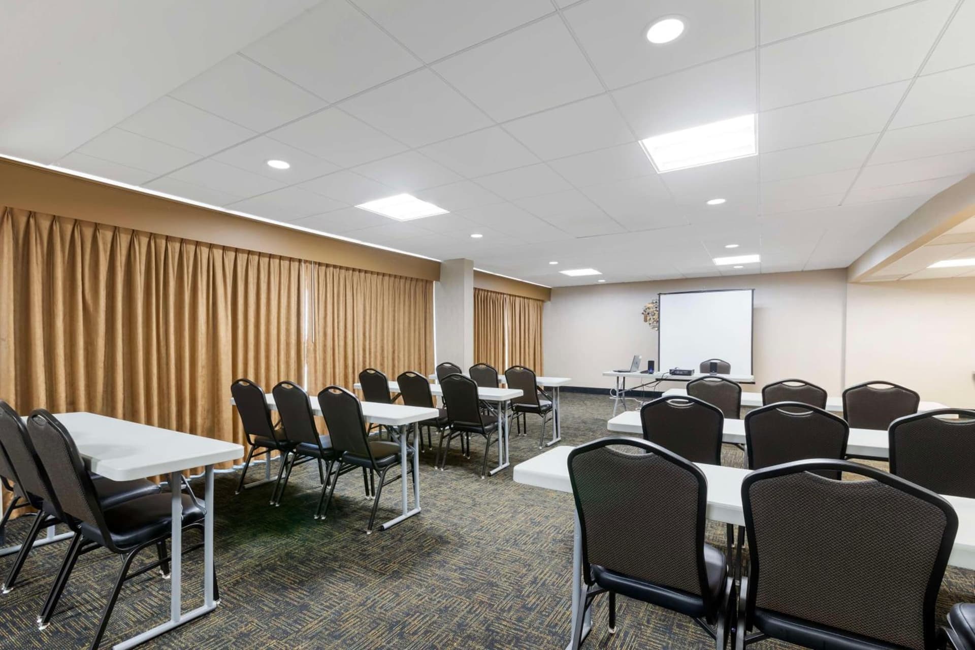 Best Western Plus Midwest Inn gallery photo in Omaha, NE — image 28