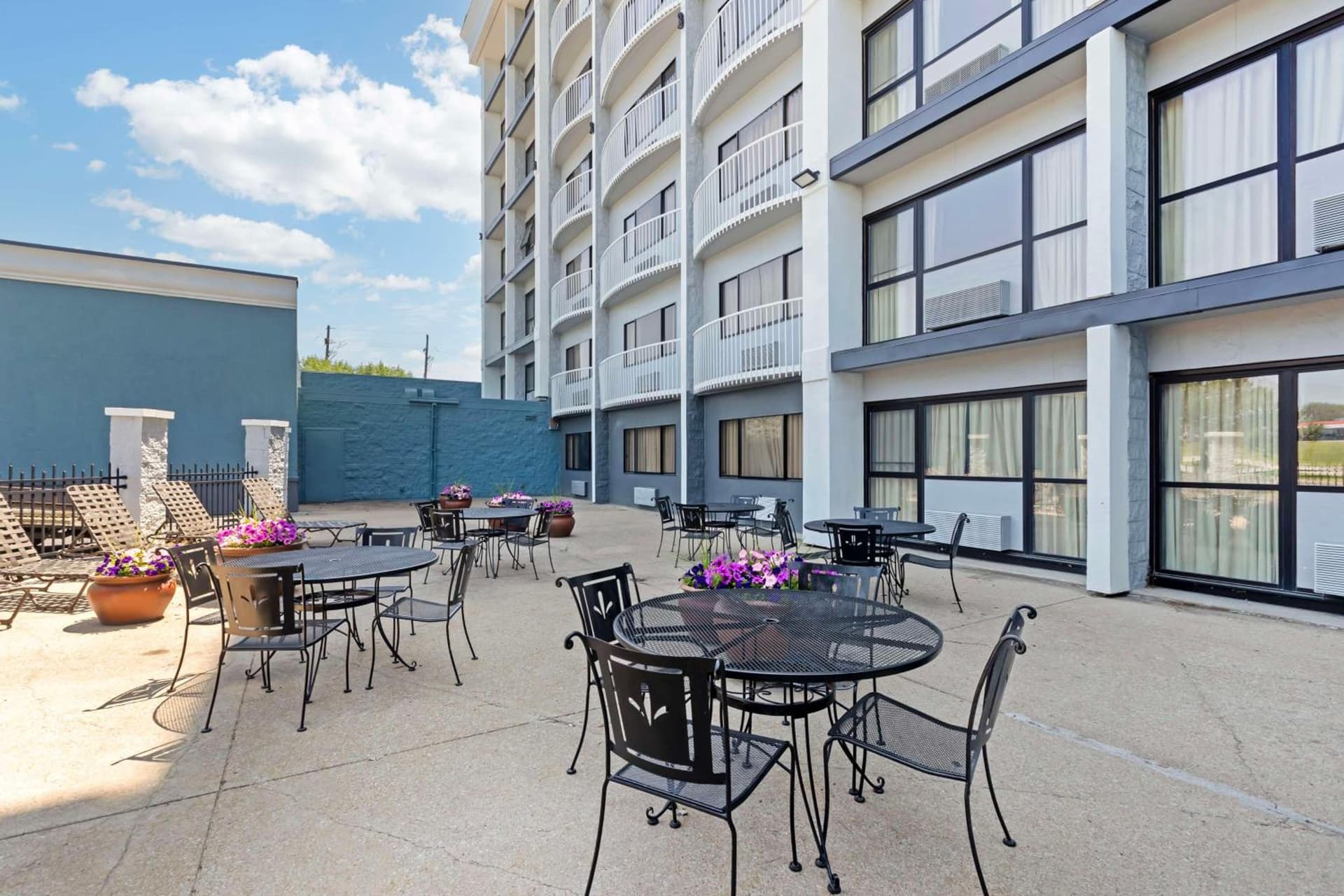 Best Western Plus Midwest Inn property views in Omaha, NE — gallery photo 3