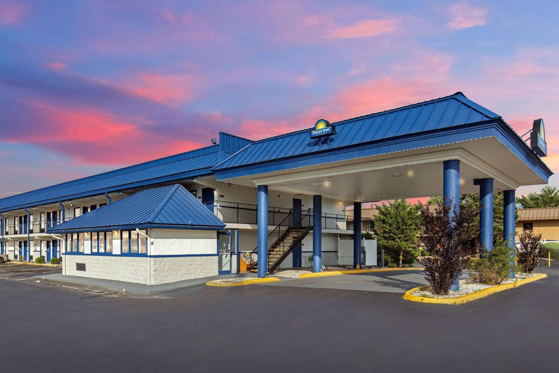 Days Inn by Wyndham Knoxville North featured exterior or lobby in Knoxville, TN — similar hotel