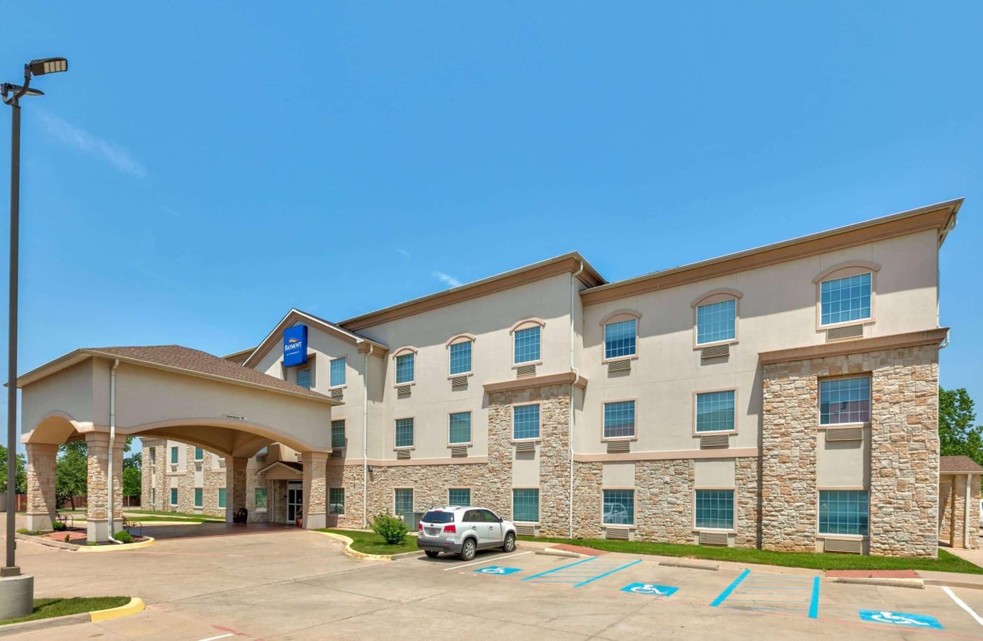 Baymont Inn & Suites by Wyndham Glen Rose — hotel in Glen Rose, Texas